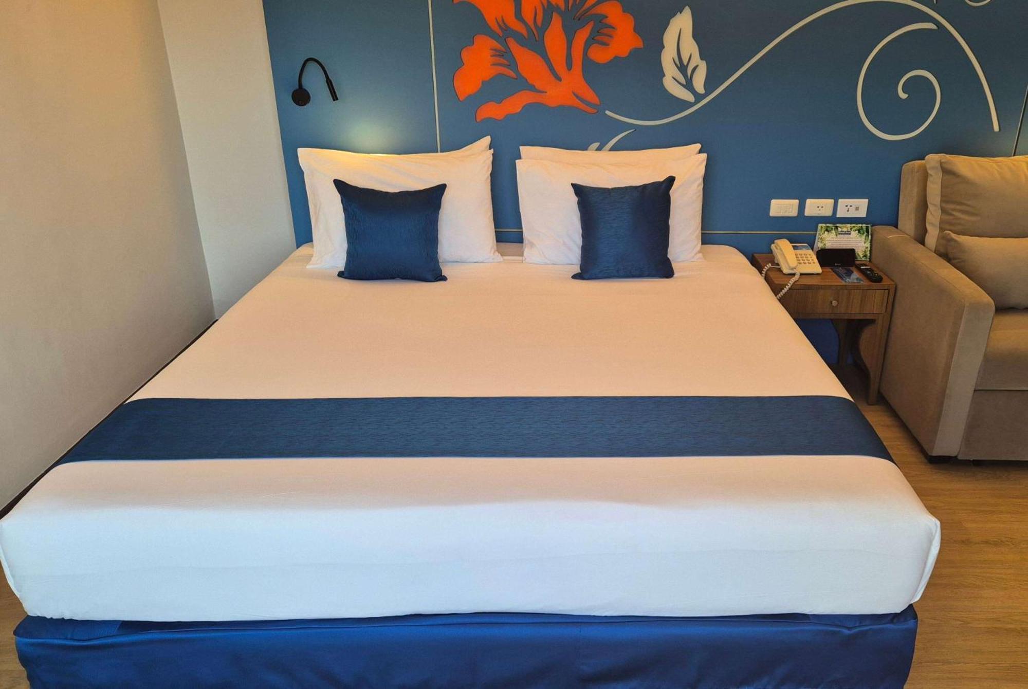 Days Inn By Wyndham Patong Beach Ngoại thất bức ảnh